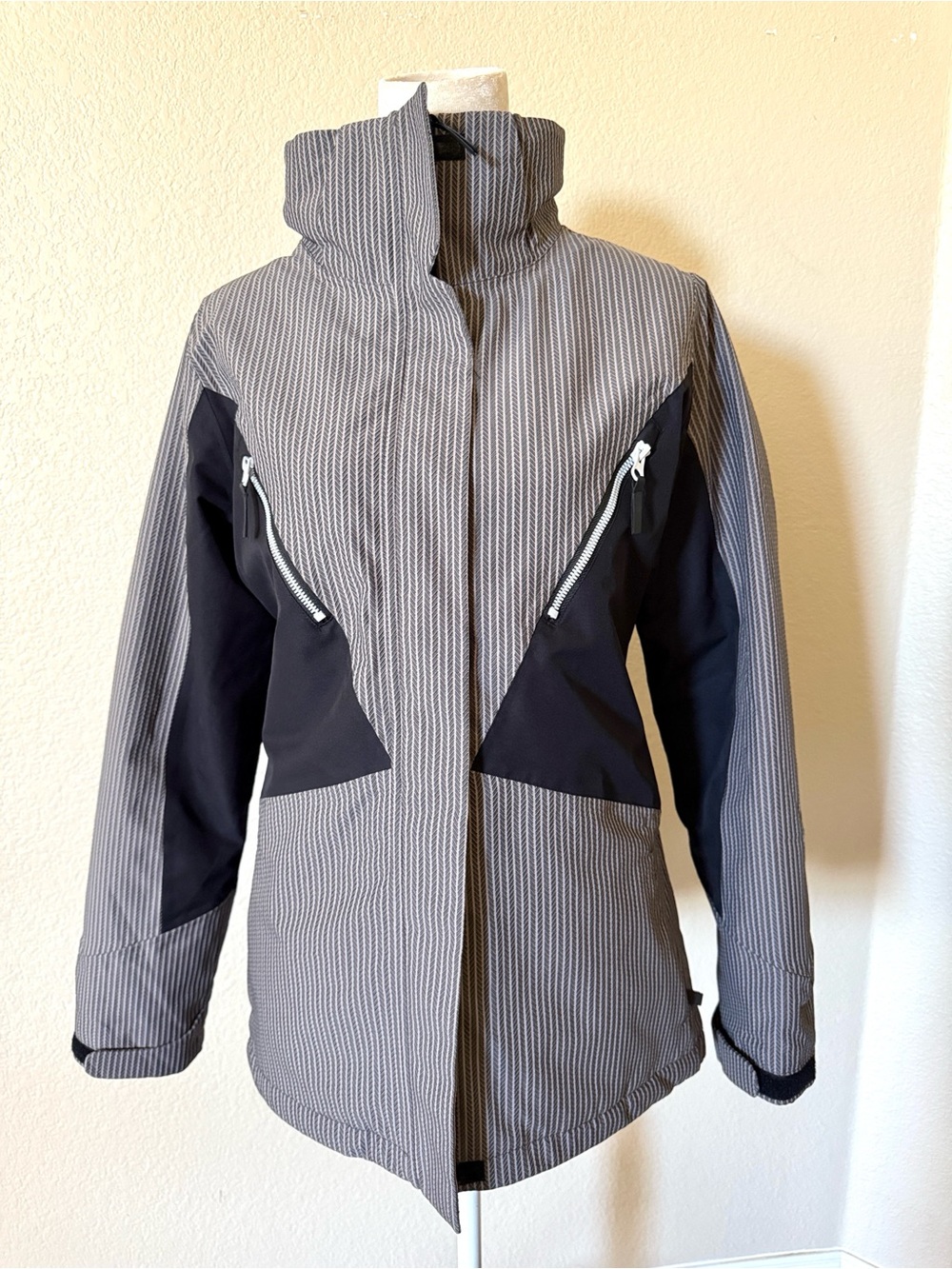 Women’s Body Glove technical winter ski/snowboard jacket